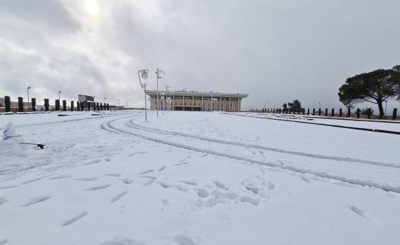 ההערכות לשלג: בירושלים החליטו על לימודים מחר