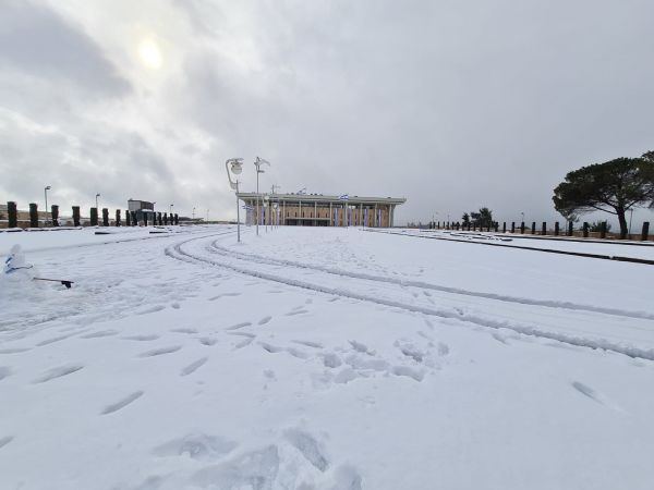 ההערכות לשלג: בירושלים החליטו על לימודים מחר