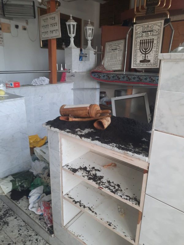 "כך נראה פשע שנאה": הרס וגניבה מבית כנסת בת"א