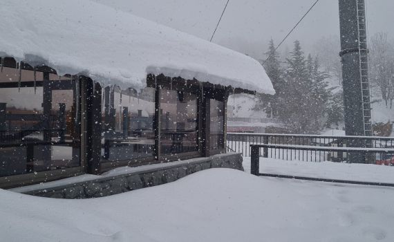 אחרי יומיים בהירים: סופת שלגים באתר החרמון
