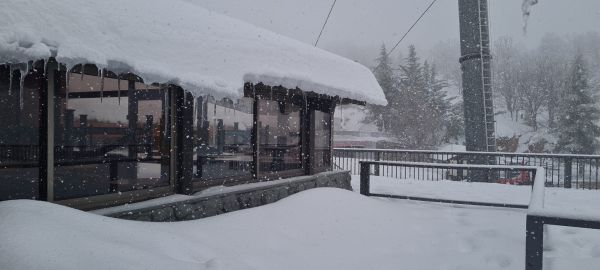 אחרי יומיים בהירים: סופת שלגים באתר החרמון