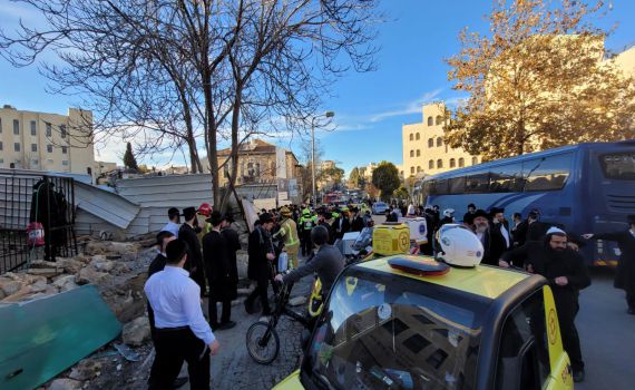 ירושלים: אוטובוס שהדרדר פגע ופצע שלוש הולכות רגל