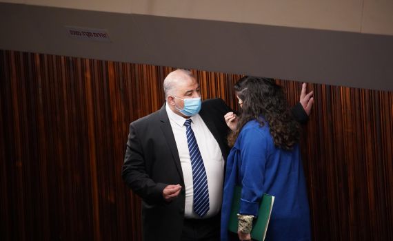 על הראש של רע"מ, חוק חוות הבודדים בנגב עבר