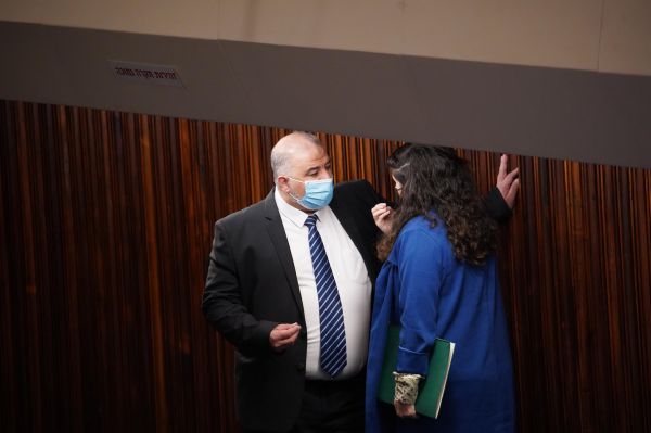 על הראש של רע"מ, חוק חוות הבודדים בנגב עבר