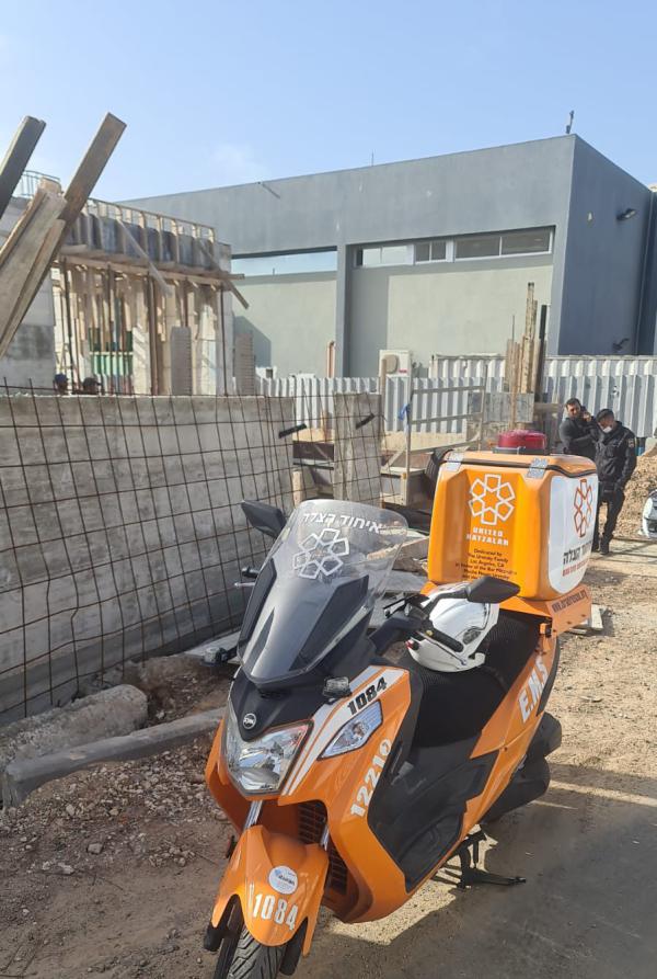 קרית גת: פצוע בינוני כתוצאה מנפילה מפיגום