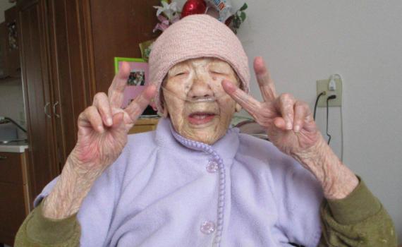 מזל טוב! האישה המבוגרת בעולם חוגגת יום הולדת