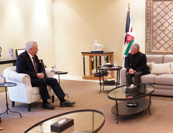 אחרי אבו מאזן: גנץ נפגש עם מלך ירדן