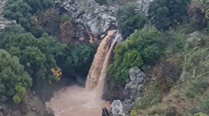 שלג כבד בחרמון; נחלי הצפון שוצפים. צפו בתיעוד