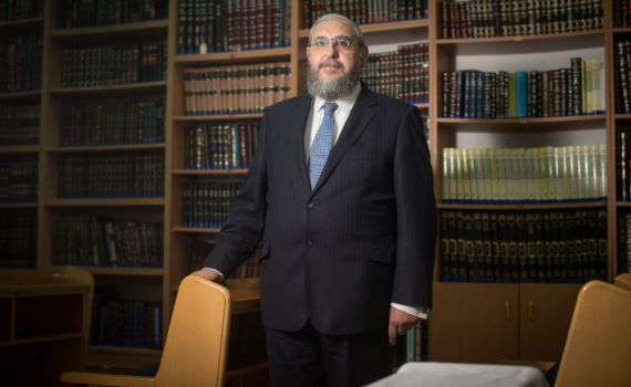 מי באמת מגלה פנים בתורה שלא כהלכה?