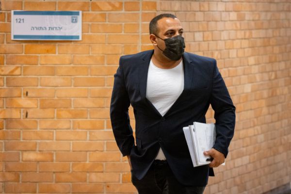 בלעדי | אביר קארה נגד הקמת ישובים בנגב ובגליל