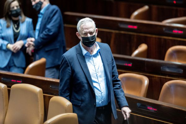 שר הבטחון בני גנץ נדבק בקורונה