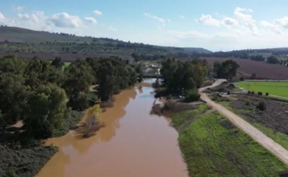 80 קוב לשניה | מרהיב: נהר הירדן עלה על גדותיו. צפו