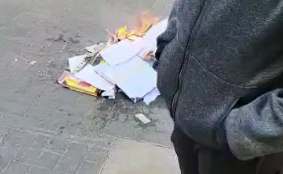 מחאה חריפה: שריפת ספריו של חיים ולדר | צפו