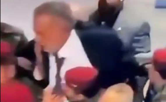 היו"ר הסוני בעיראק מפונה לבית החולים | צפו