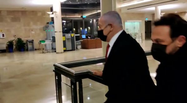 צפו: כך הגיב נתניהו כשנשאל על עסקת הטיעון