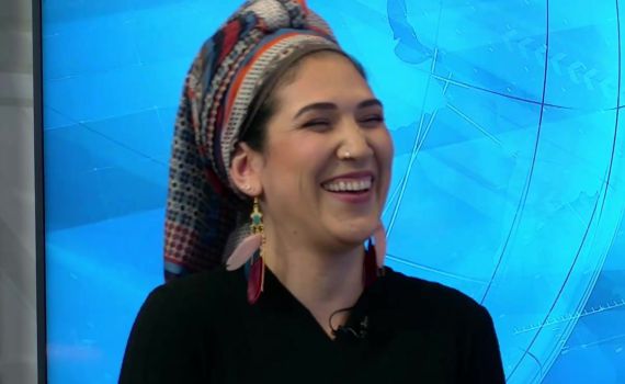 אביגיל טנג'י באולפן: "להיות זמרת דתייה זו שליחות"