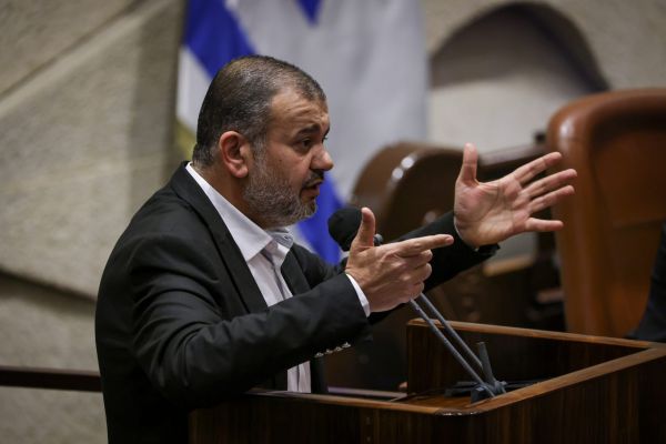 על רקע המתחים: הדיון על ניתוב חוק האזרחות – מחר