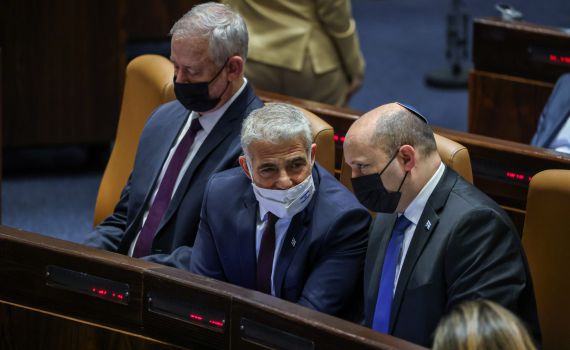 כך מנסים בקואליציה להבטיח שלפיד יהיה רה"מ