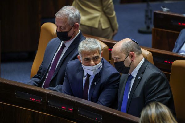 כך מנסים בקואליציה להבטיח שלפיד יהיה רה"מ