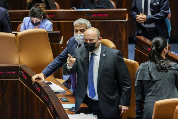 בנט תוקף: "חבורת ביריונים, אני לא מפחד מכם"