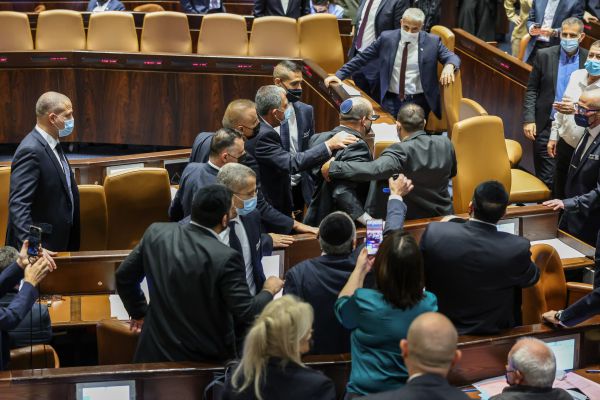 לאחר סערה ענקית במליאה: חוק החשמל אושר  | צפו