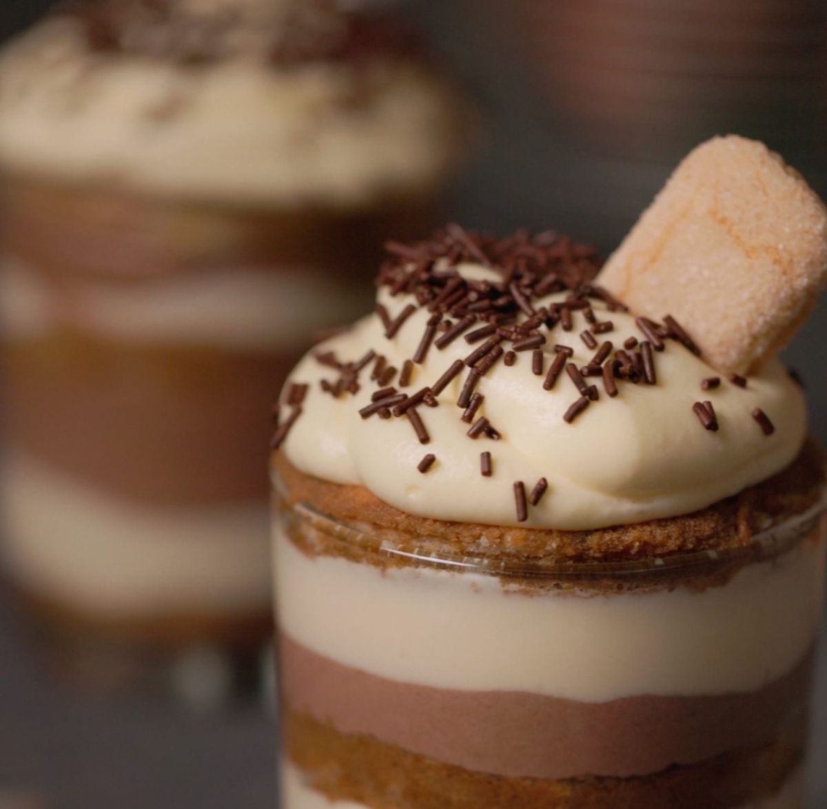 שכבות של אושר: מתכון לטירמיסו שוקולד וקפה