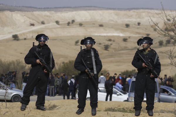נטיעות קק"ל תחת אבטחה; שוטר נפצע בהתפרעויות