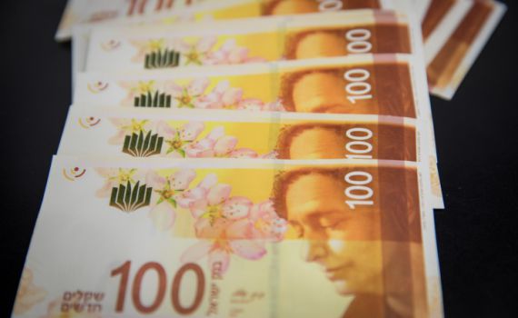 החל ממחר: השר חתם על העלאת שכר המינימום