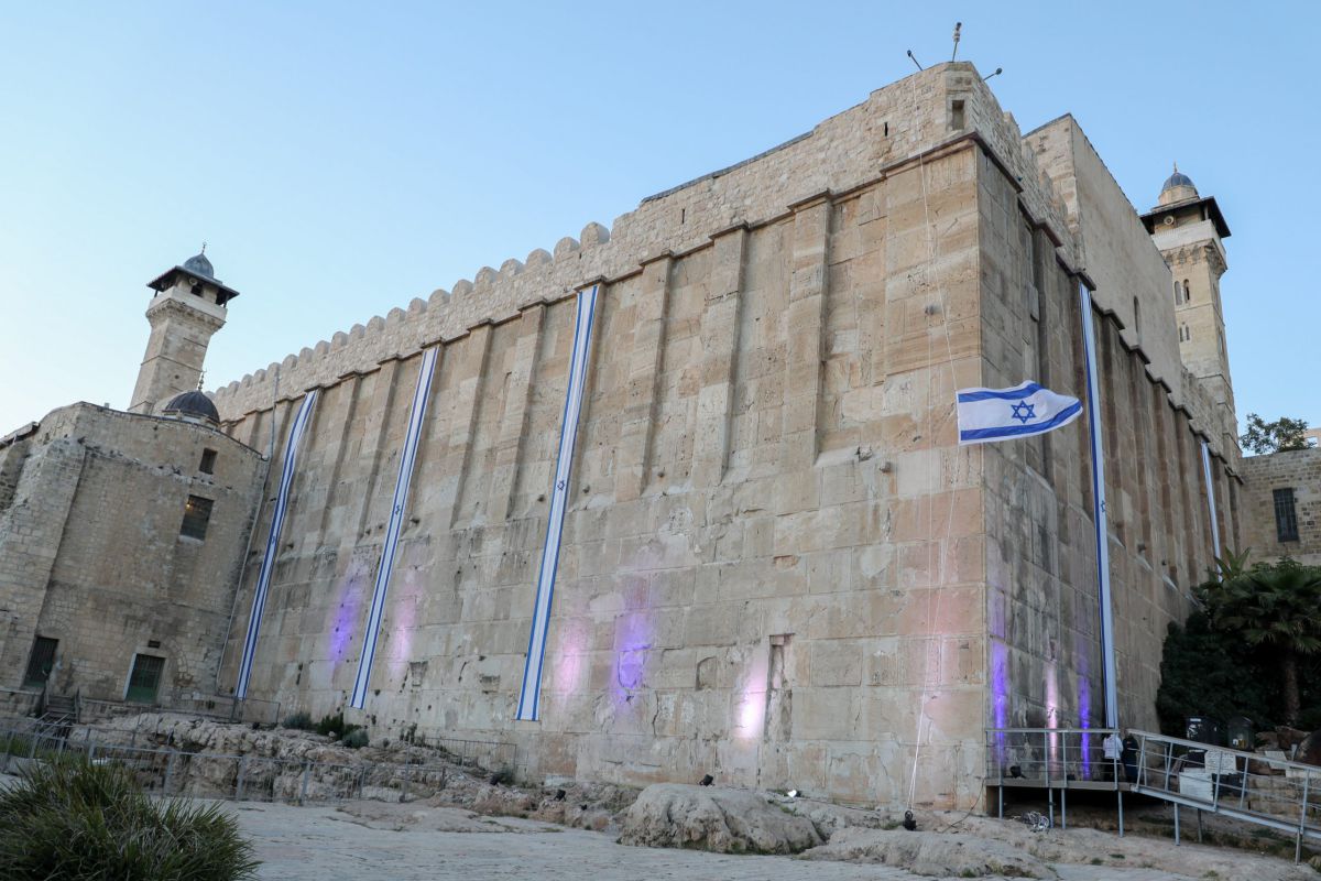 הנציב בורח מאחריות: החוק לא חל במערת המכפלה