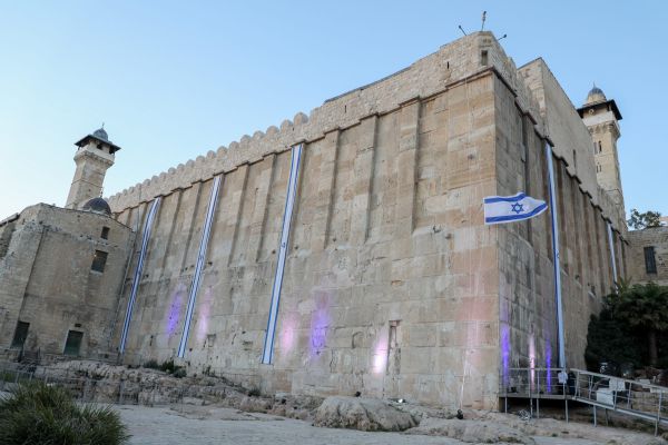 הנציב בורח מאחריות: החוק לא חל במערת המכפלה