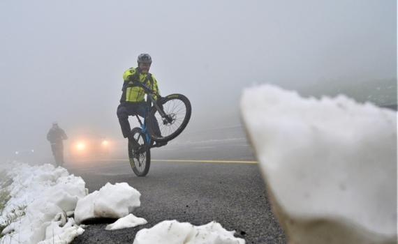 אזהרה חמורה משיטפונות ושלג שמכסה את המסלולים