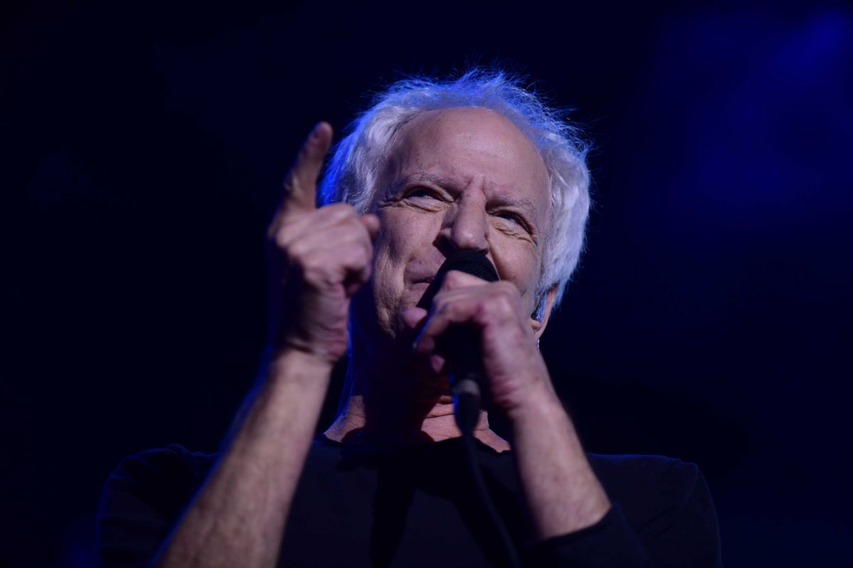 שלום חנוך במחווה לאריק אינשטיין לכבוד יום הולדתו