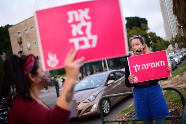 תלמידה של ציפי דינר: "היא הייתה מושיבה עליה בנות"