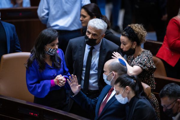 שיחה קשה בין לפיד לשקד: 'אני עם האירוע הזה סיימתי'