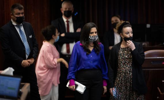 כך ימינה מנסה להסדיר את החשמל להתיישבות הצעירה