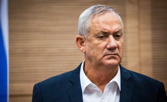 גנץ מתייחס לראשונה לאפשרות של עסקת טיעון