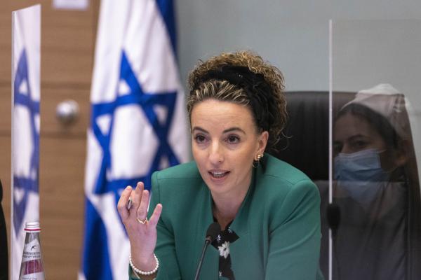 "מכיר אותה מגיל 19": כתב ידיעות מתנצל בפני סילמן