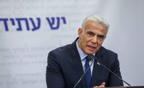 לפיד: העצמאיים נפגעו, אנחנו לא נפקיר אותם