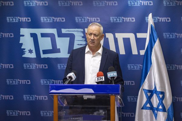 גנץ מגיב לאולטימטום: "ביטון עושה עבודה נהדרת"