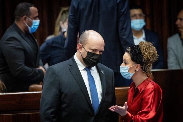 לא נעים | כך סילמן סיננה את בנט בישיבת הסיעה