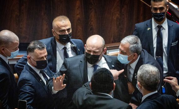 בנט הצביע נגד חיבור לחשמל להתיישבות הצעירה