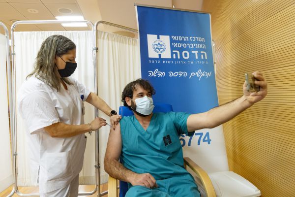 המומחים ממליצים: יתאפשר חיסון רביעי לבני 18+