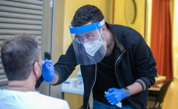 התחלואה שוברת שיאים: מקדם ההדבקה חוזר לעלות