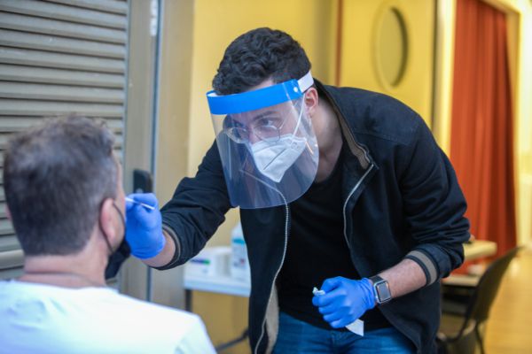 מדינה ראשונה מבטלת את חובת הבידוד לחולי קורונה