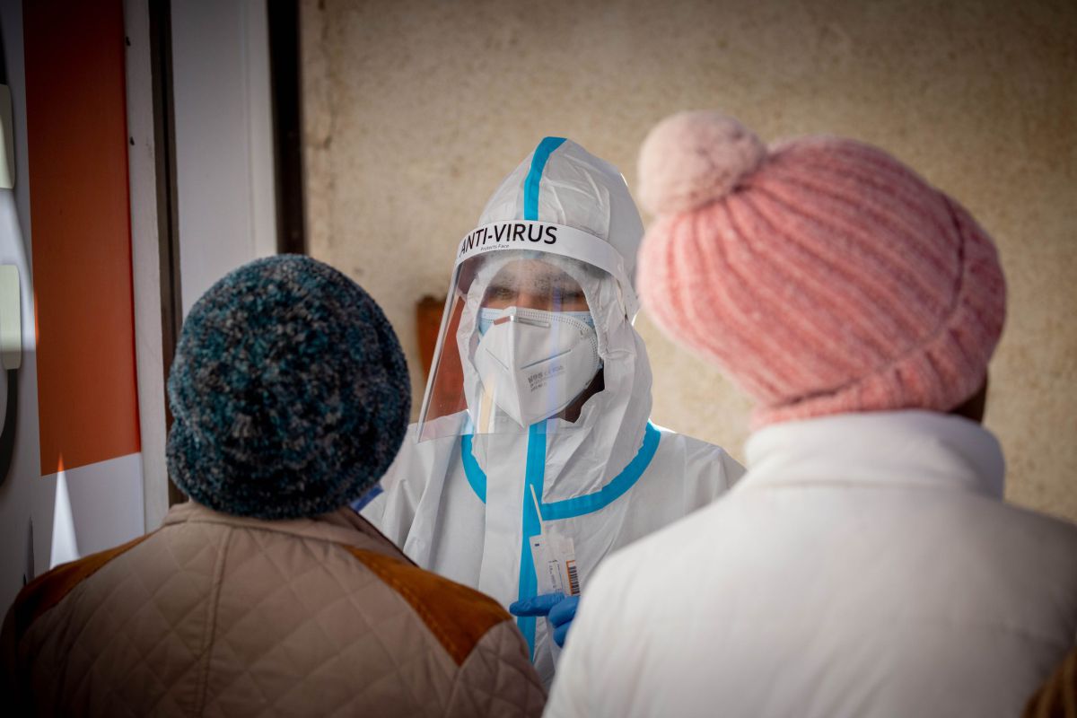 הקורונה חזרה: יותר מעשרת אלפים נדבקים ביממה