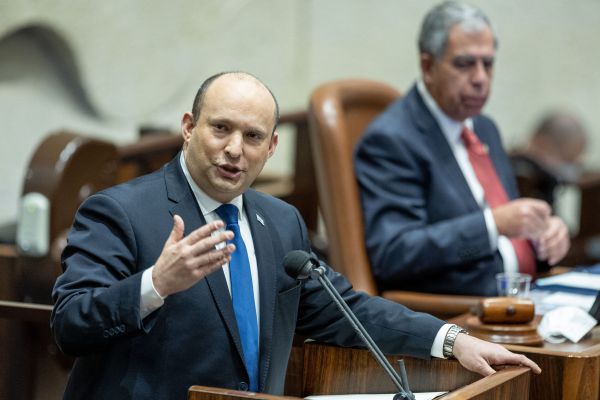 בנט על עסקת הצוללות: "פועלים בניקיון כפיים"