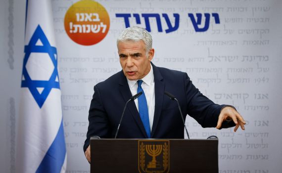 לפיד מתעקש על קלדרון: "האדם הראוי והמתאים"