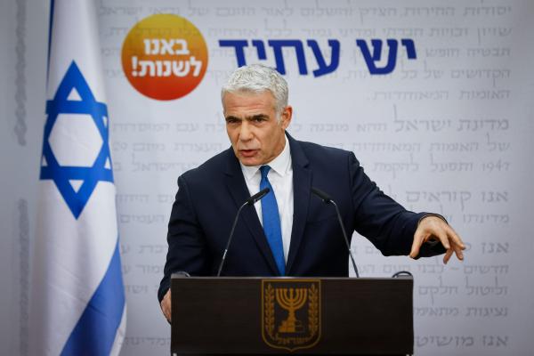 לפיד מתעקש על קלדרון: "האדם הראוי והמתאים"