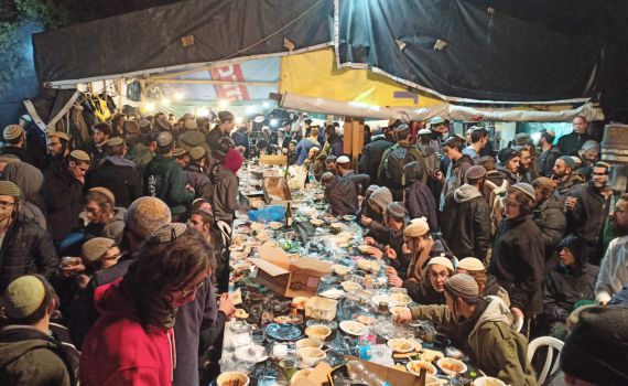 המאבק נמשך: אלפים ערכו סדר ט"ו בשבט בחומש