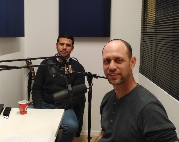 על מנסור עבאס והחברה הערבית: צוללים עם מוחמד מג'דלה